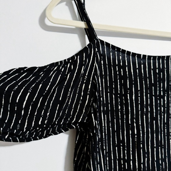 Billabong - Black and White Cold Shoulder Top - Picture 2 of 4